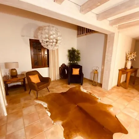 Hébergement de vacances 4 Bed With Private Pool