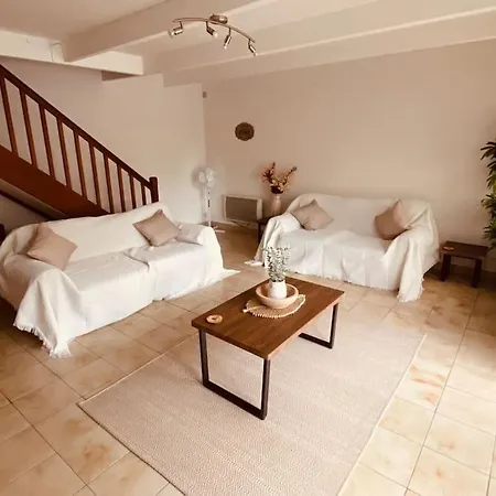 Hébergement de vacances 4 Bed With Private Pool *