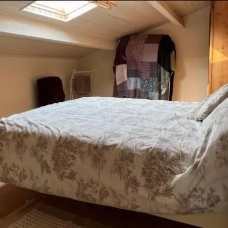 Hébergement de vacances 4 Bed With Private Pool Genouille (Vienne)