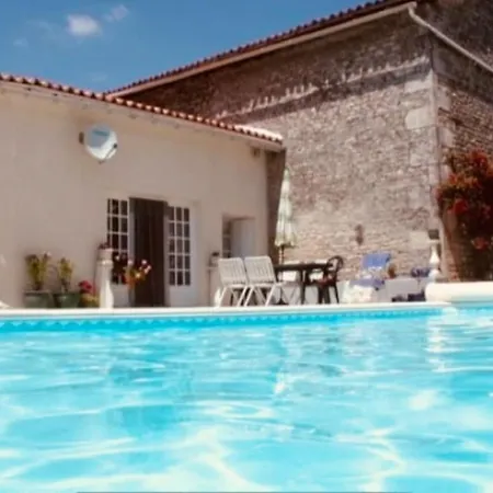 4 Bed With Private Pool * Genouille (Vienne)