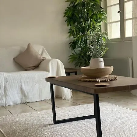 4 Bed With Private Pool Hébergement de vacances Genouille (Vienne)
